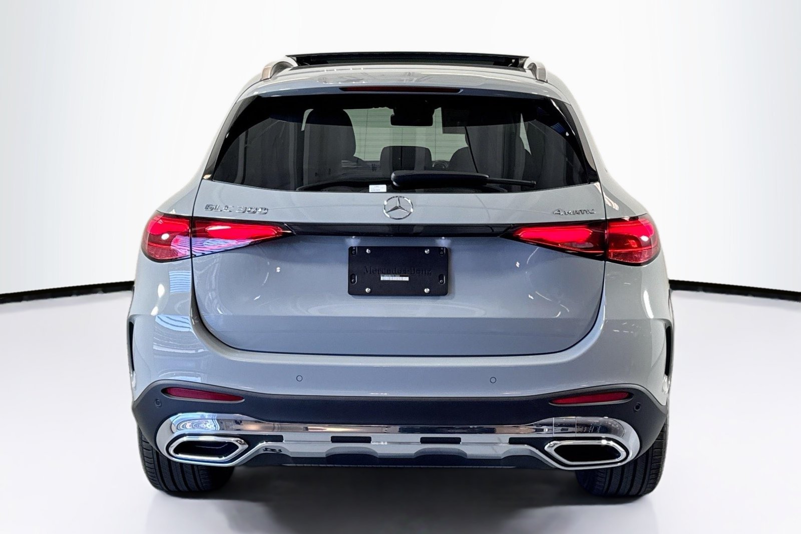 New 2026 Manufaktur Alpine Grey Mercedes-Benz GLC 300 image 6