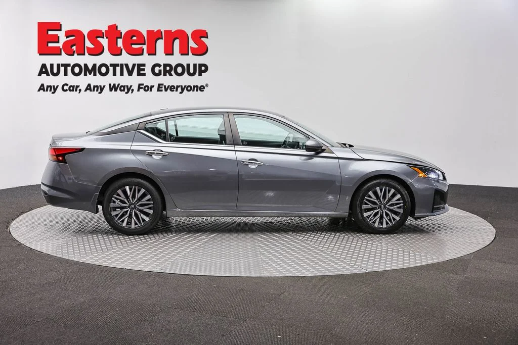 Used 2023 Gray Nissan 2.5 SV image 4