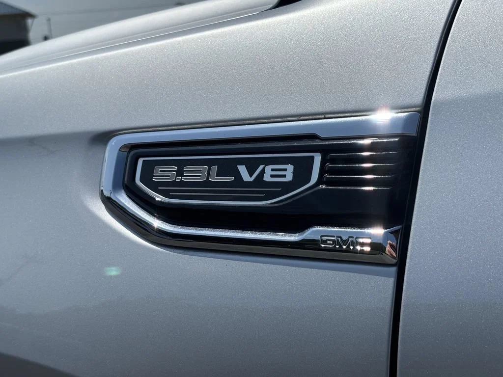 Used 2022 Quicksilver Metallic GMC SLT image 9