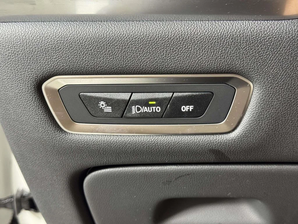 Used 2026 White BMW M60i image 19