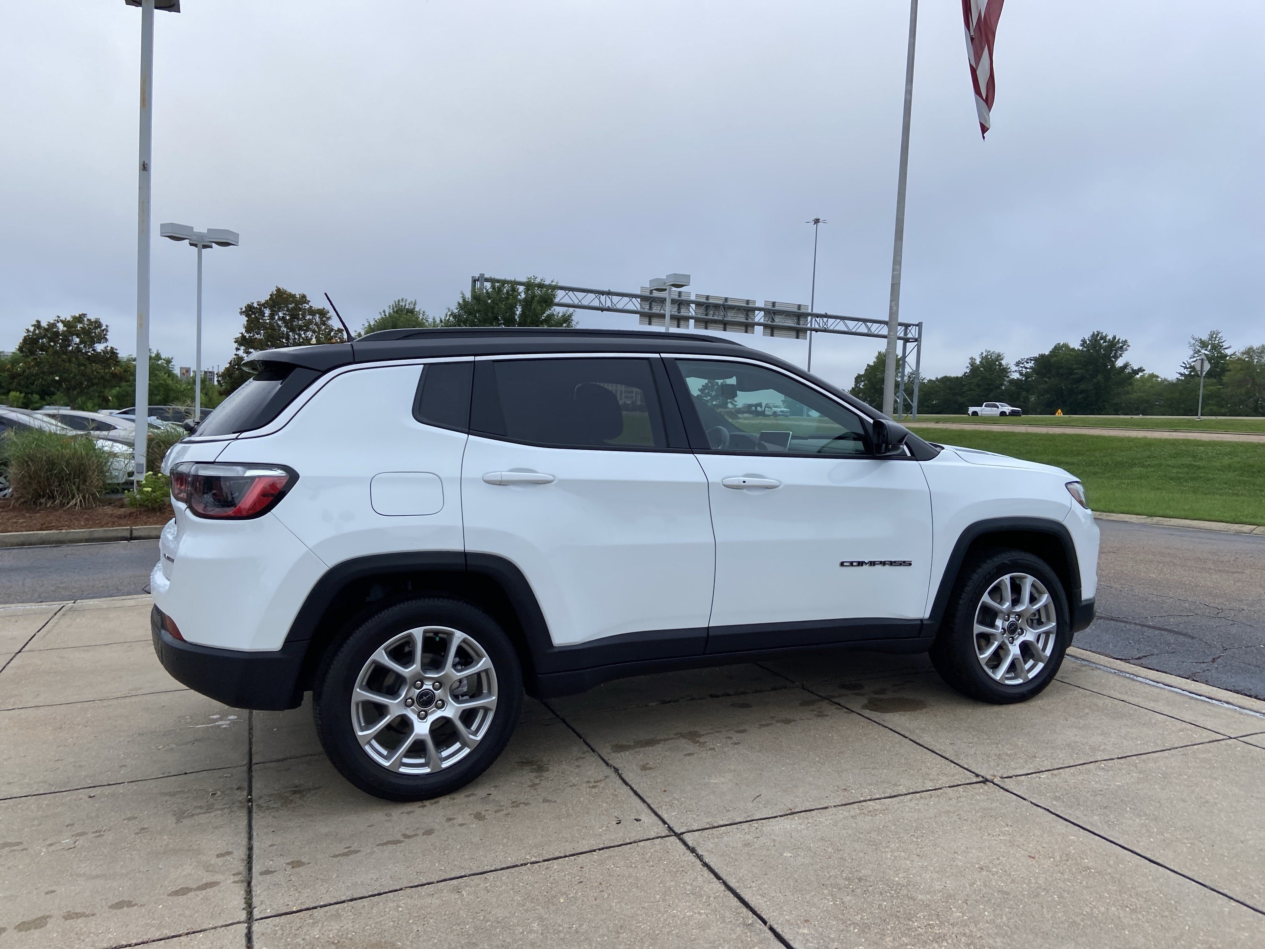 2025 Jeep Compass Limited - Photo 12