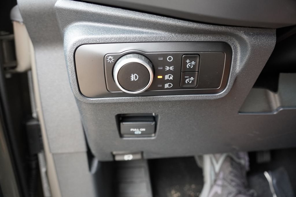 Used 2025 Gray Ford Badlands image 26