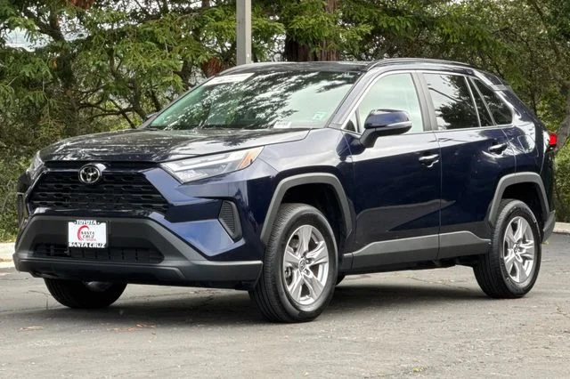 2025 Toyota RAV4 XLE - Photo 9
