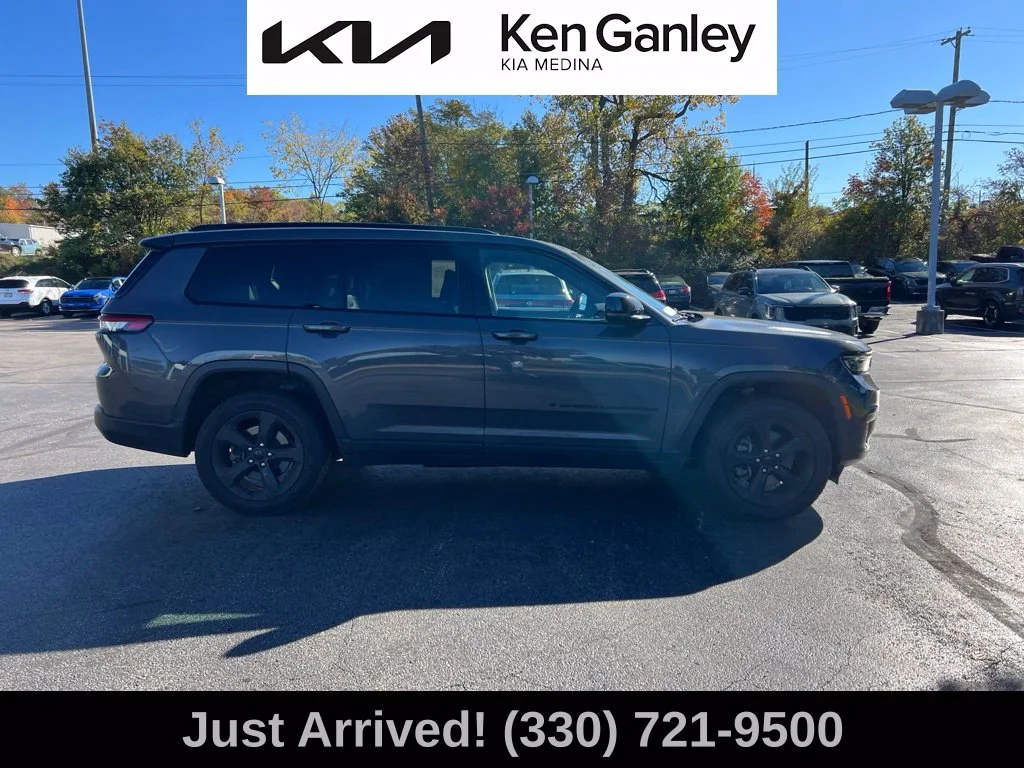 Used 2021 Gray Jeep Altitude image 4