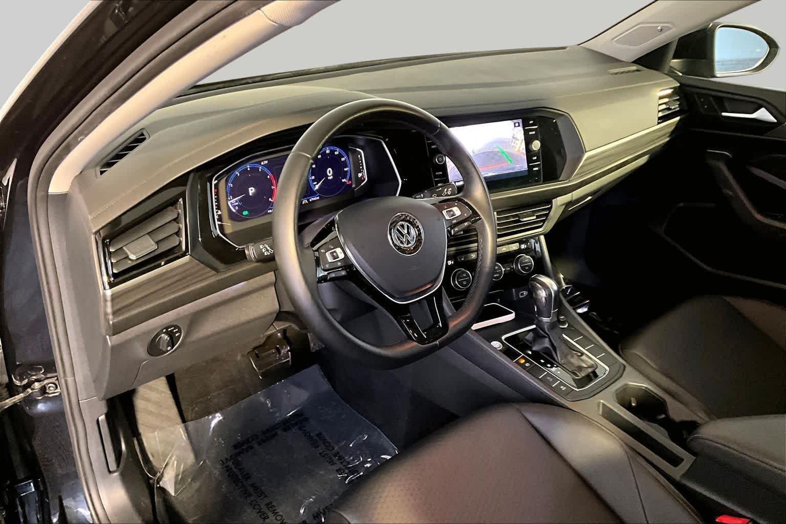 Used 2019 Deep Black Pearl Volkswagen SEL image 18