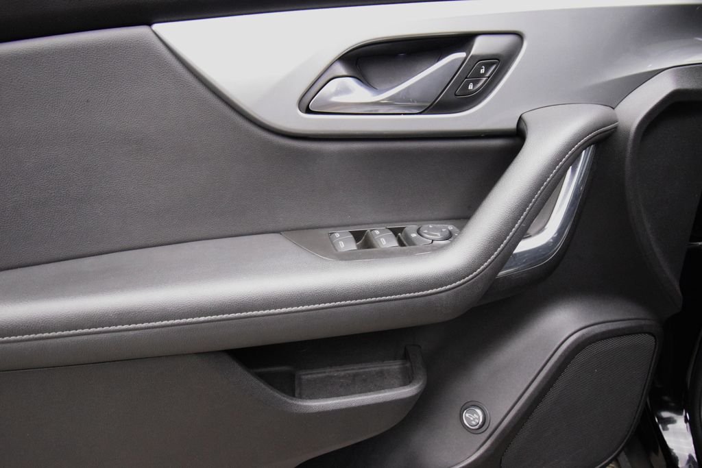 Used 2019 Black Chevrolet Base image 19