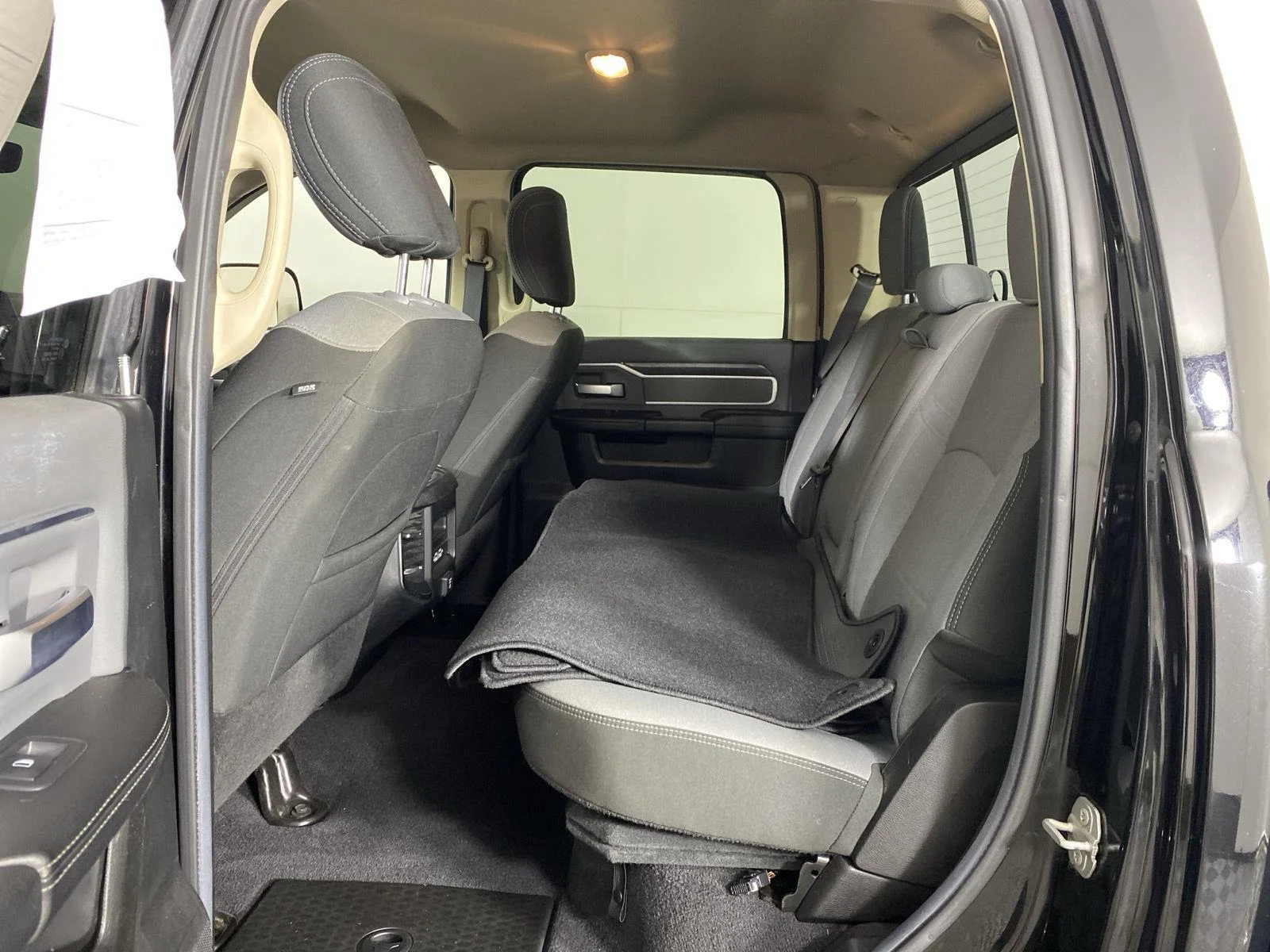 Used 2019 Diamond Black Crystal Pearlcoat Ram Big Horn image 10