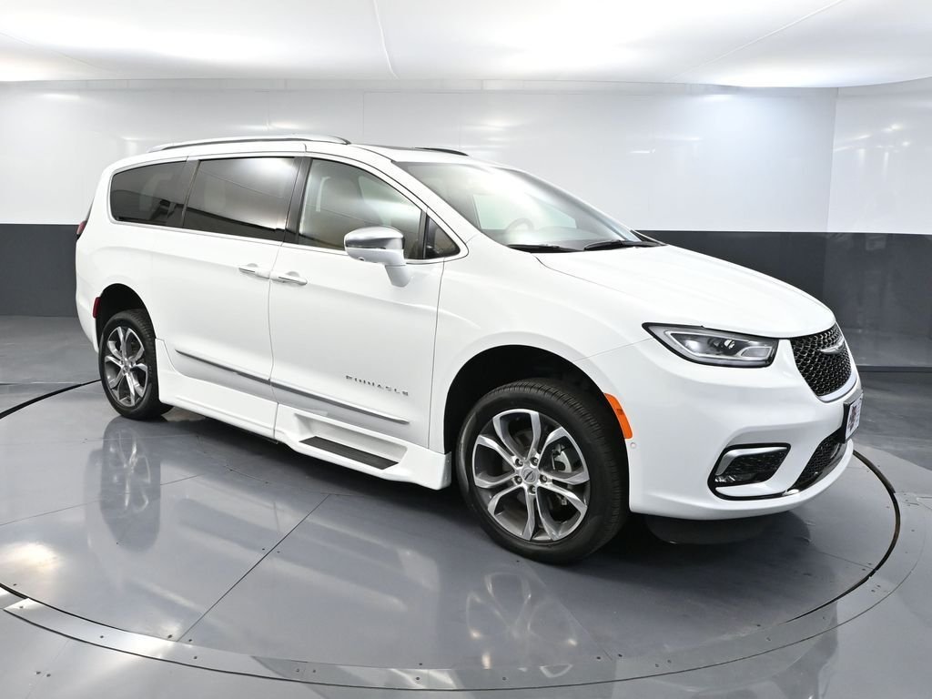 2022 Chrysler Pacifica Pinnacle photo 4