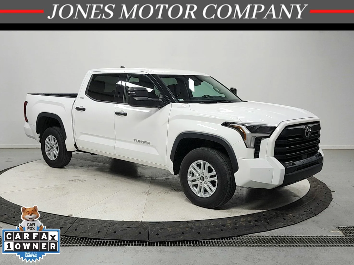 Used 2022 White Toyota SR5 image 1