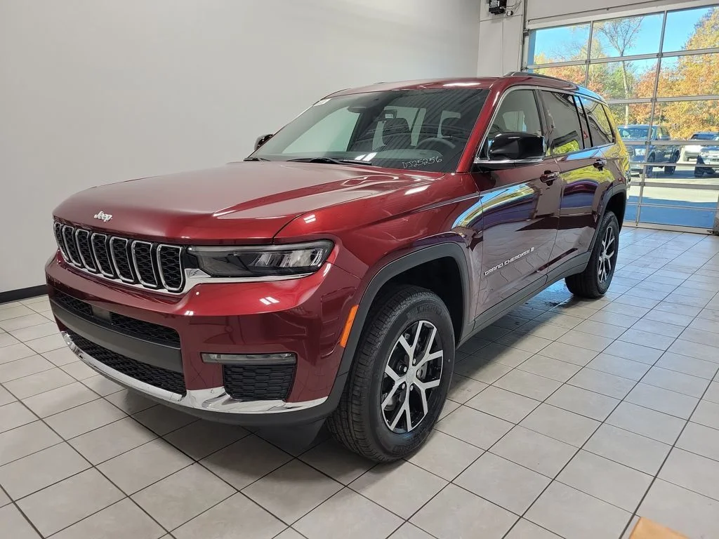 New 2025 Velvet Red Pearl-Coat Exterior Paint Jeep Limited image 2