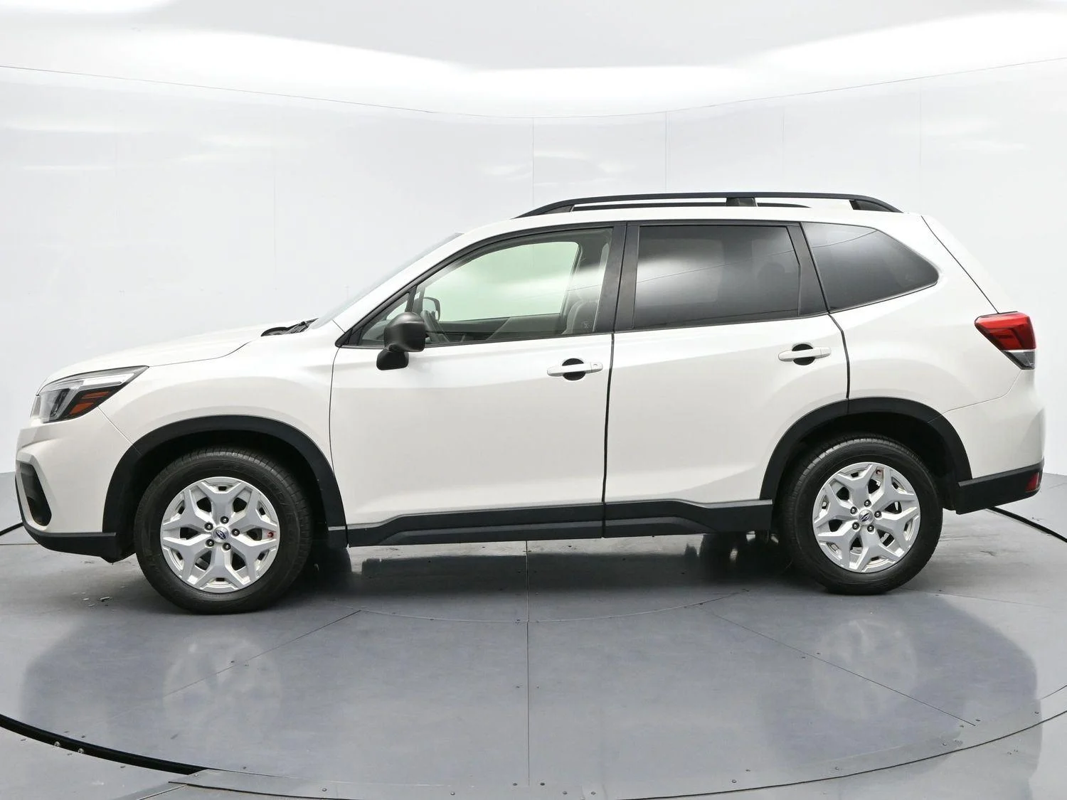 Used 2021 Crystal White Pearl Subaru Base image 4