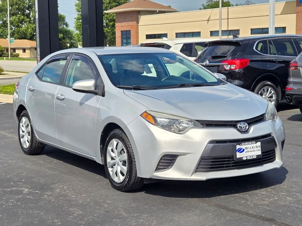 Used 2016 Classic Silver Metallic Toyota LE image 3