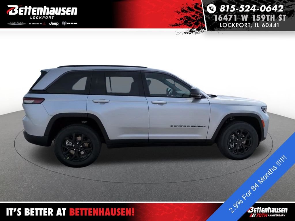 New 2026 Silver Zynith Exterior Paint Jeep Laredo Altitude image 5