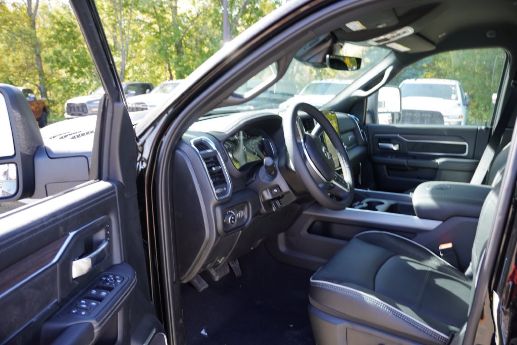 New 2027 Diamond Black Crystal Pearl-Coat Exterior Paint RAM Laramie image 11