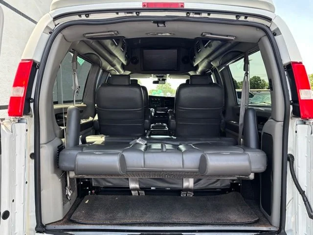 Used 2020 Summit White GMC Explorer Limited SE image 12