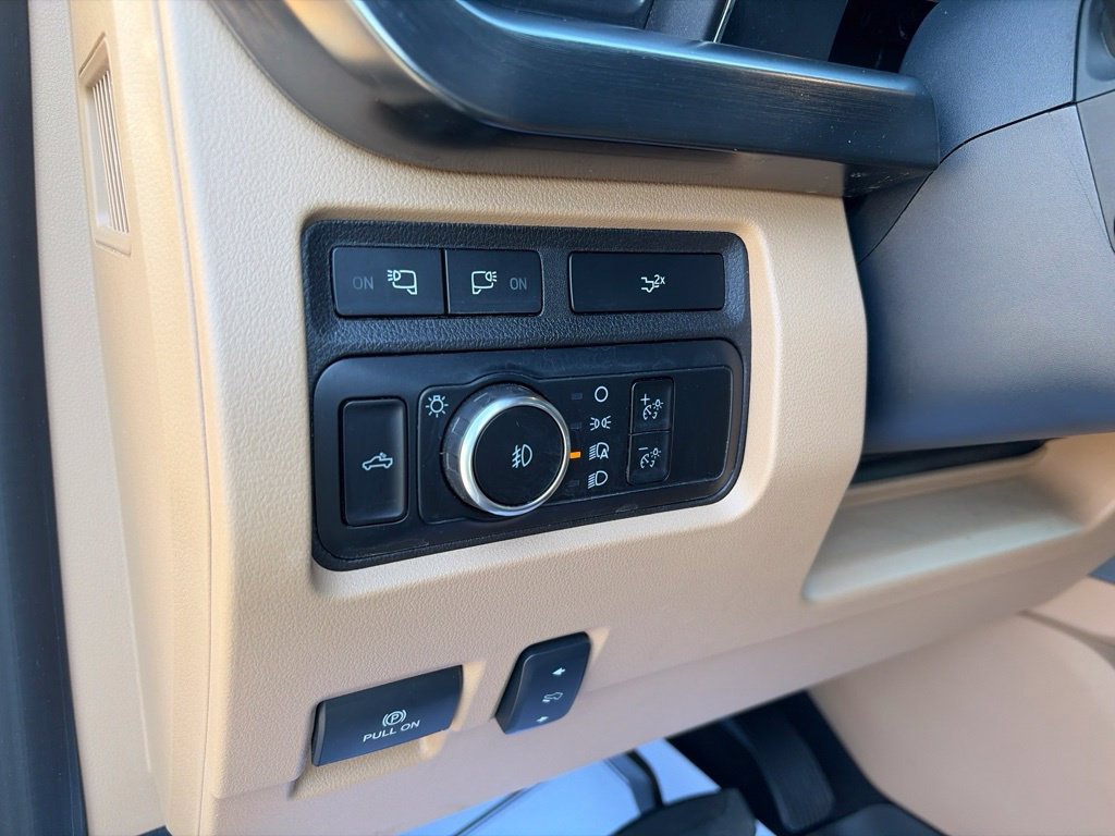 Used 2024 Oxford White Ford Lariat image 19
