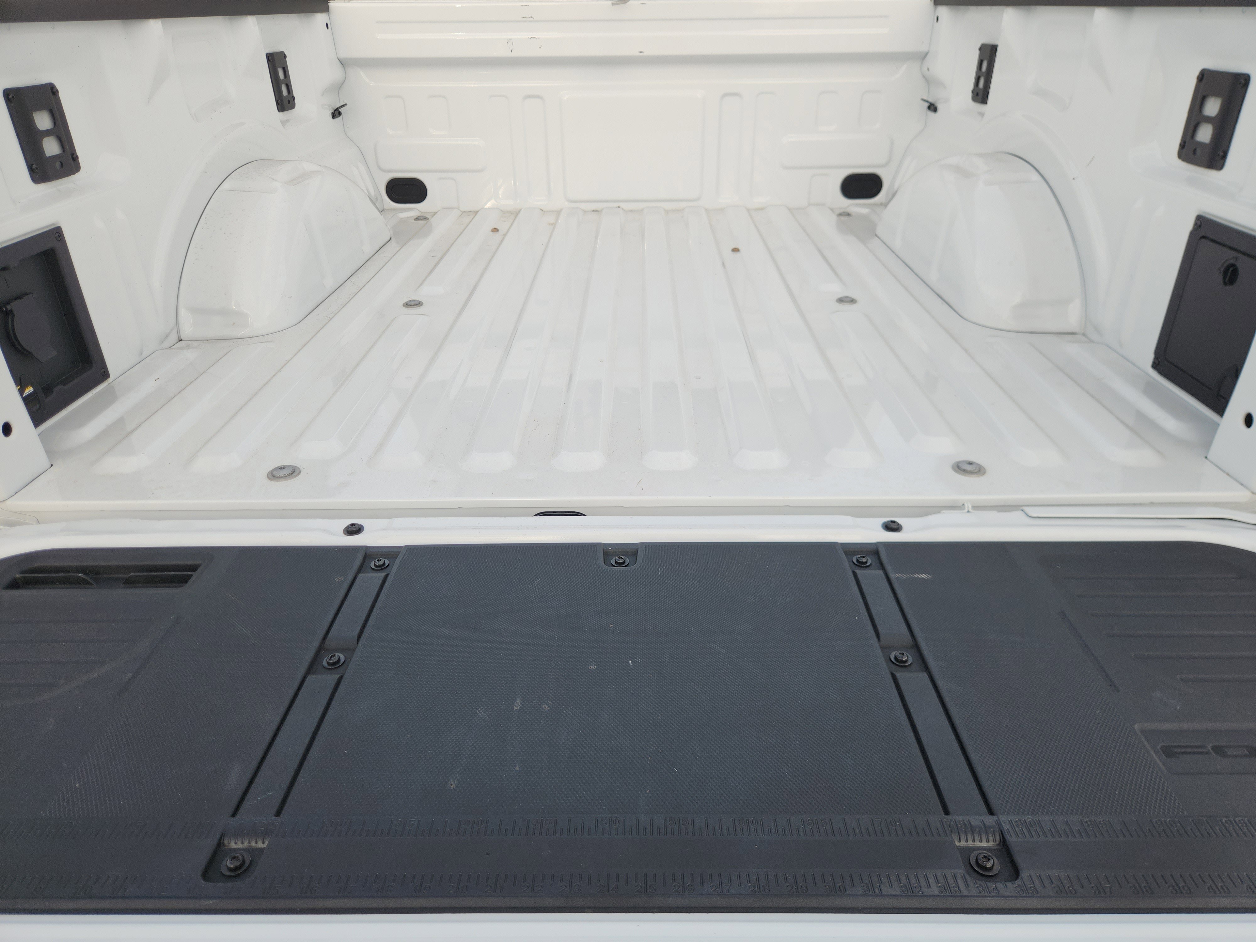 New 2025 Oxford White Ford XLT image 21