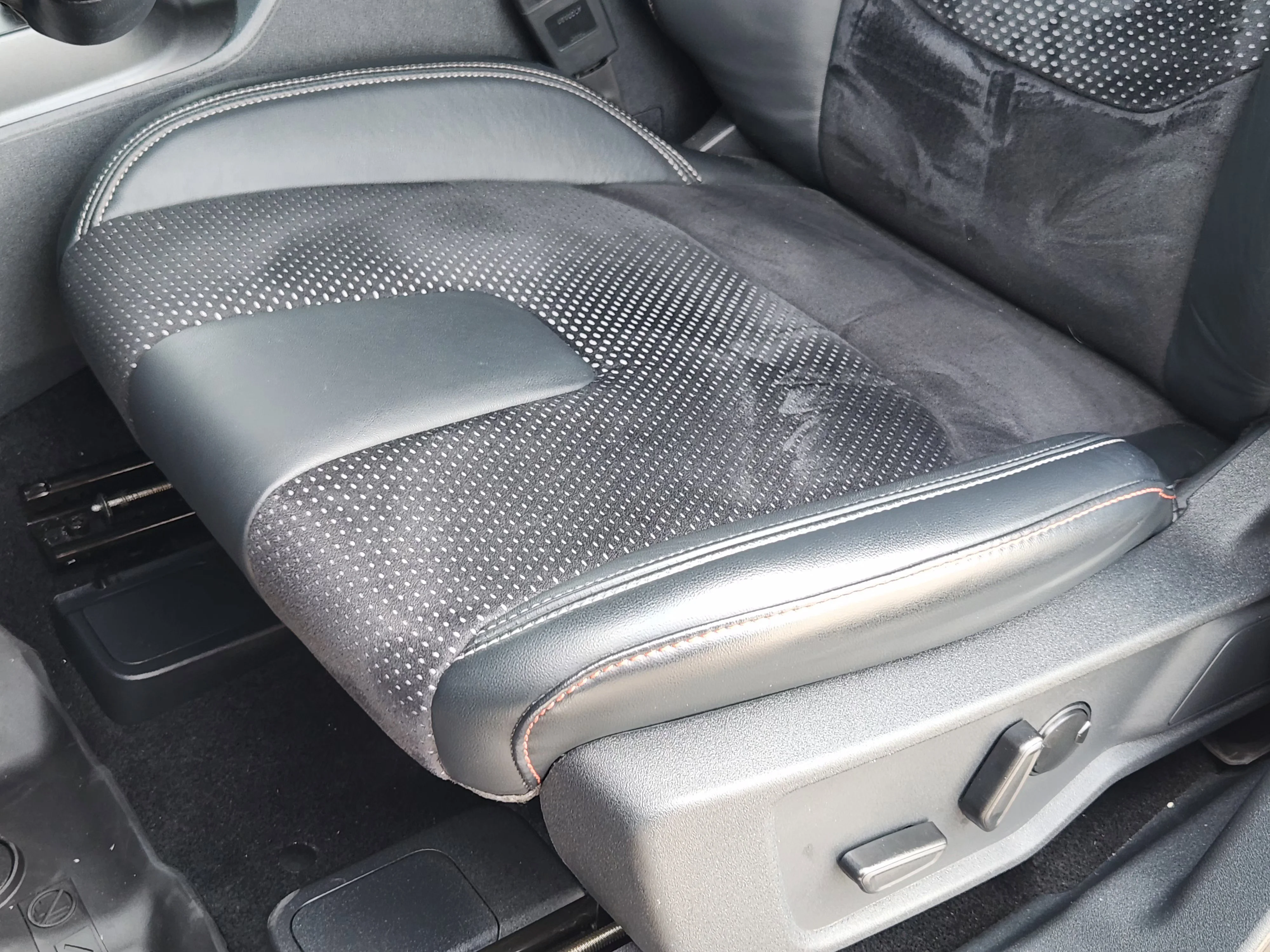 Used 2023  Ford Raptor image 24