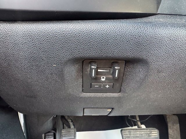 Used 2007 White Chevrolet LT image 35