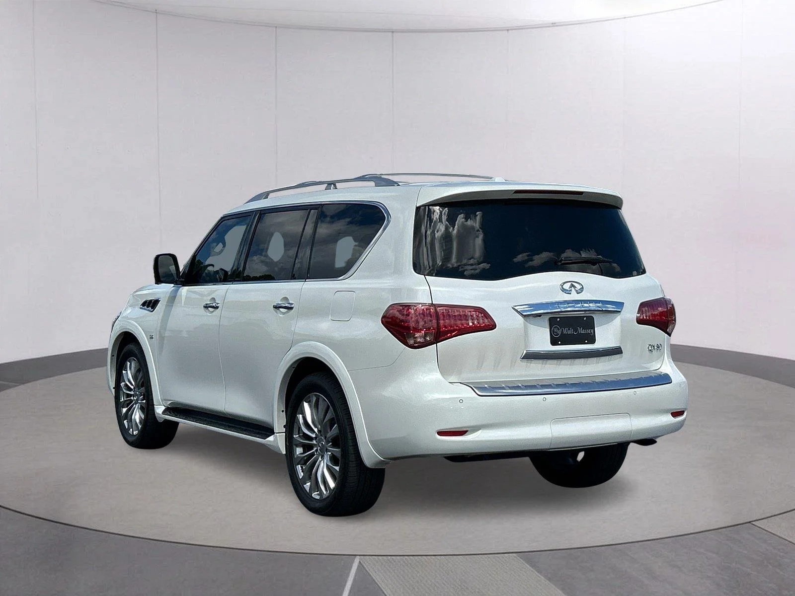 Used 2015 Majestic White INFINITI 4WD image 3
