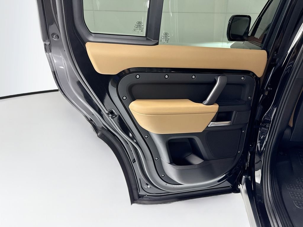 New 2026 Santorini Black Land Rover S image 27
