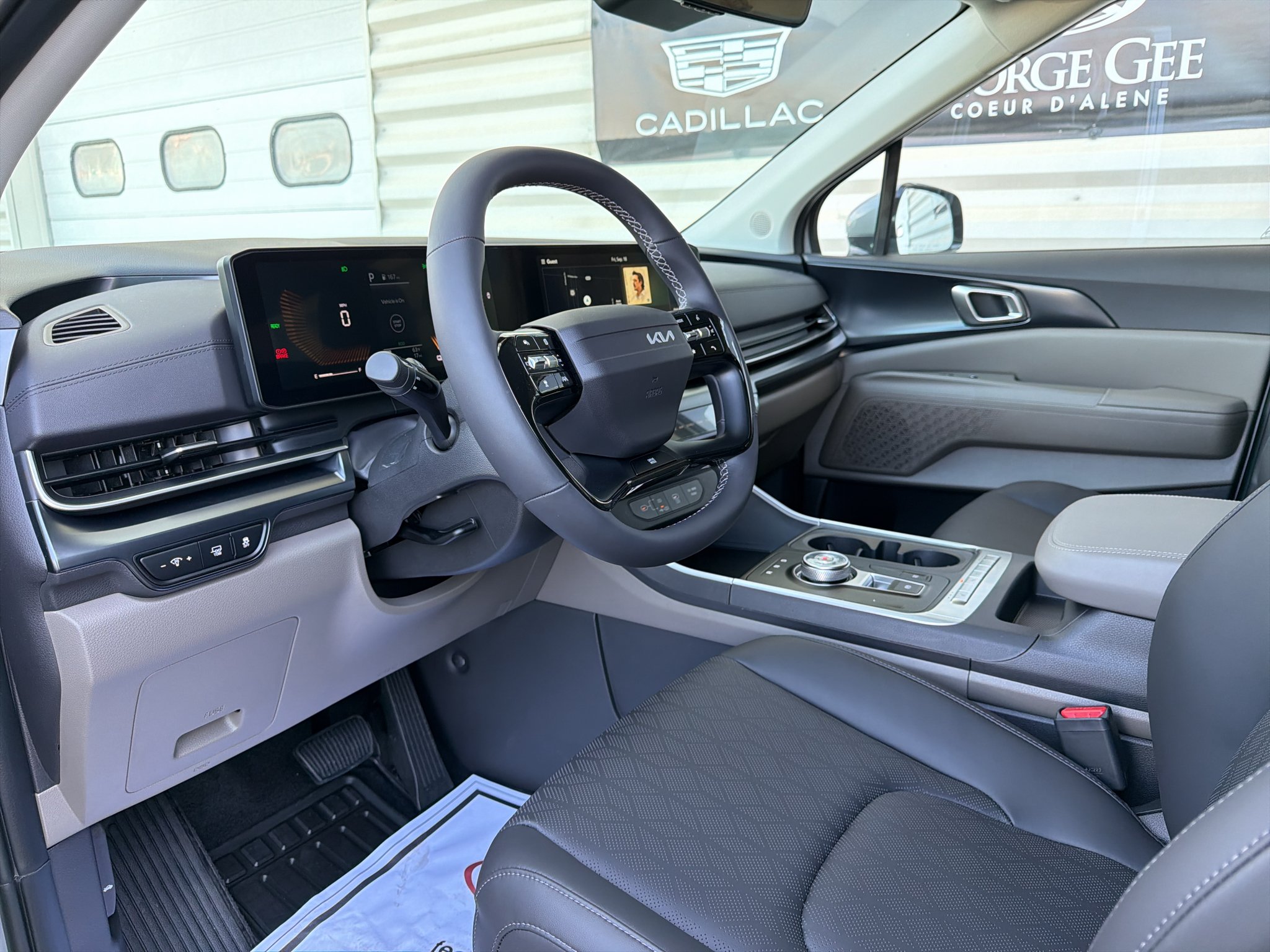 New 2027 Ceramic Silver Kia LXS image 10