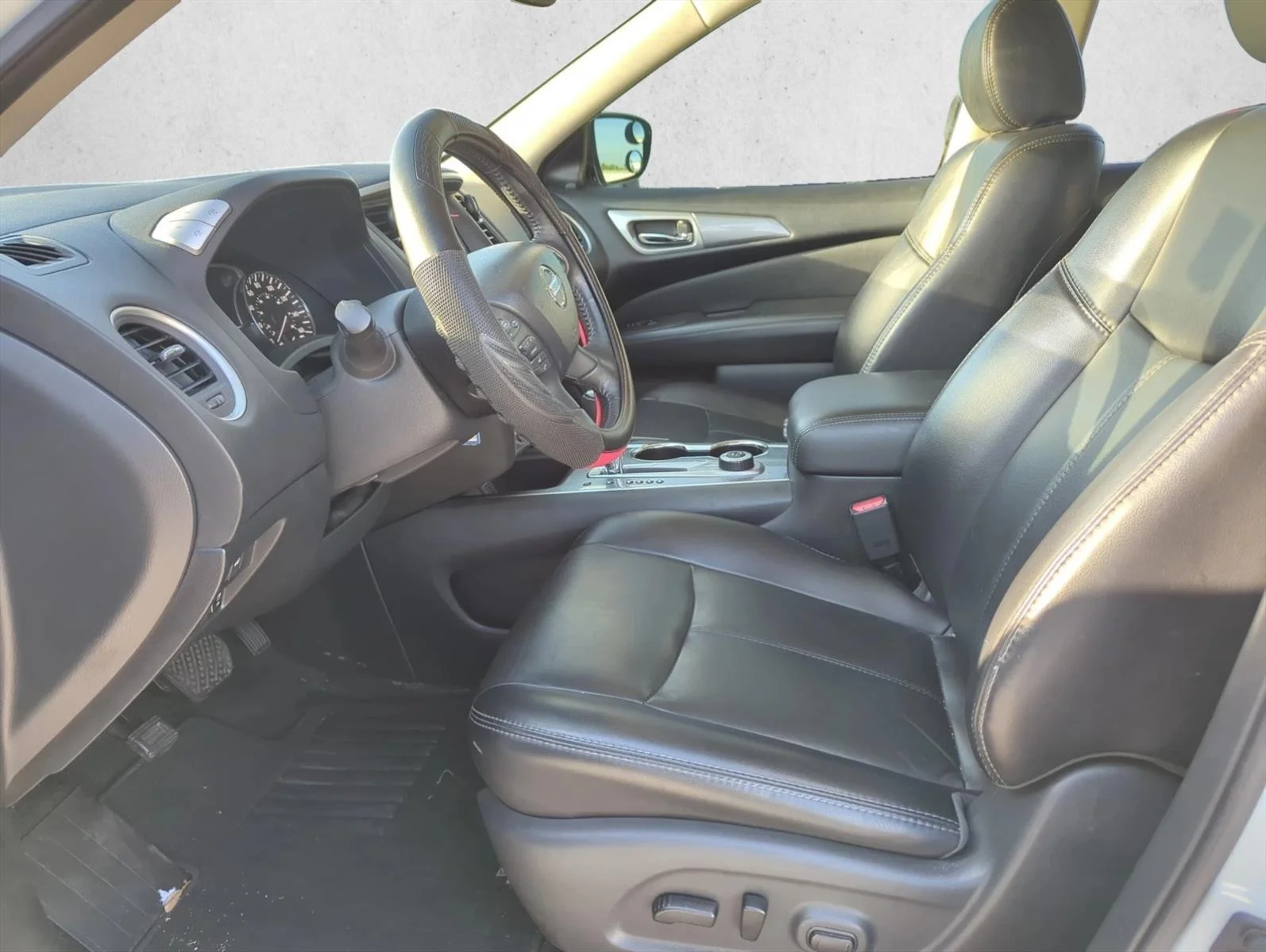 Used 2018 Pearl White Nissan SL image 12