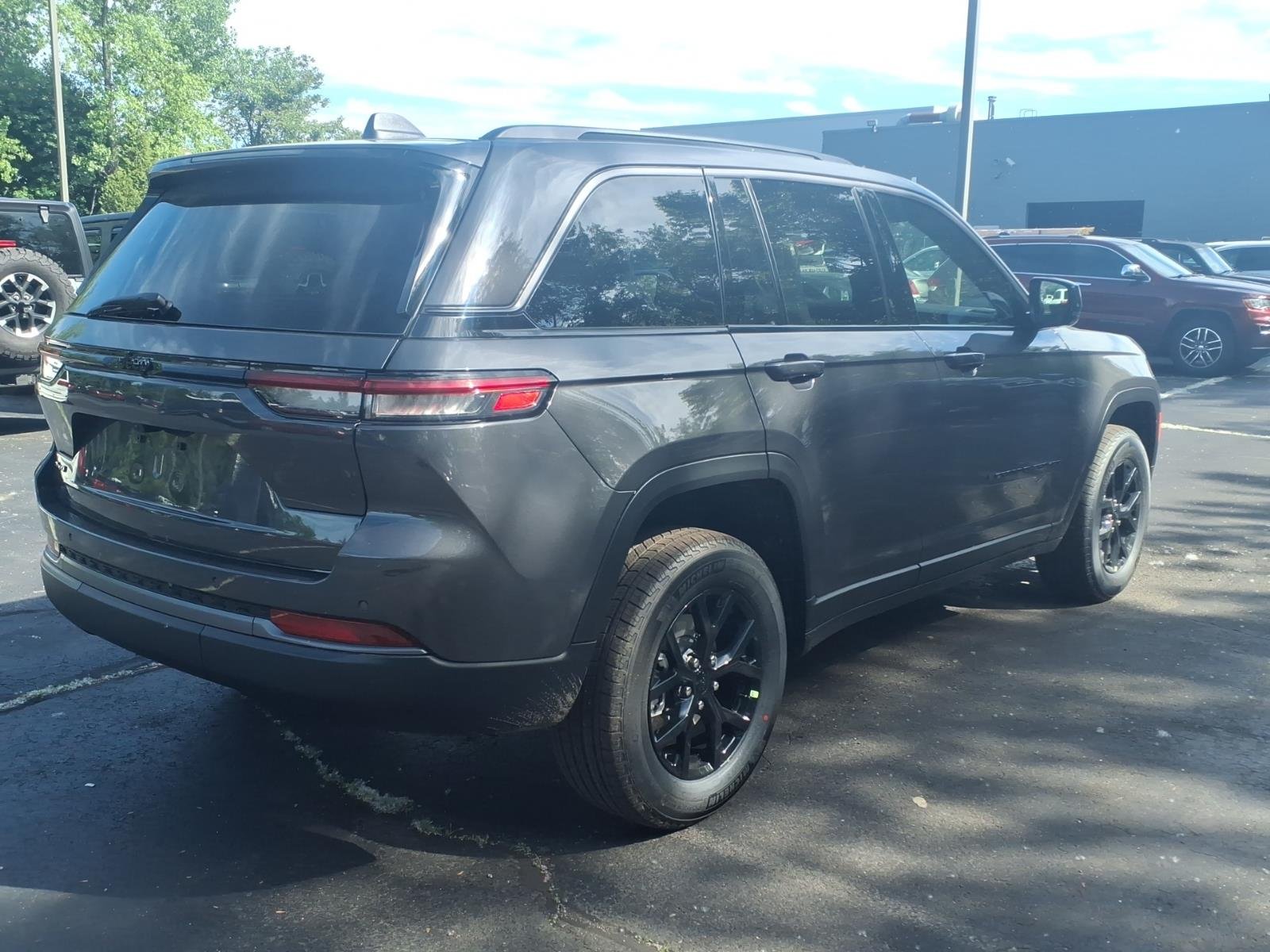 New 2026 Baltic Gray Metallic Clear-Coat Exterior Paint Jeep Laredo Altitude image 6
