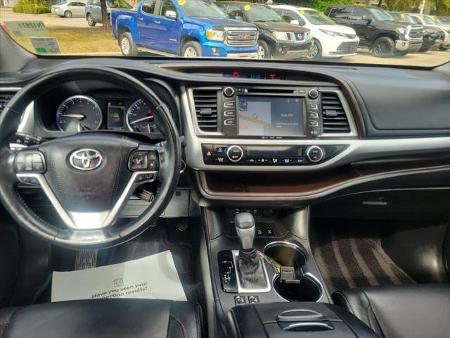Certified Used 2017 BLIZZARD PEARL Toyota  image 17
