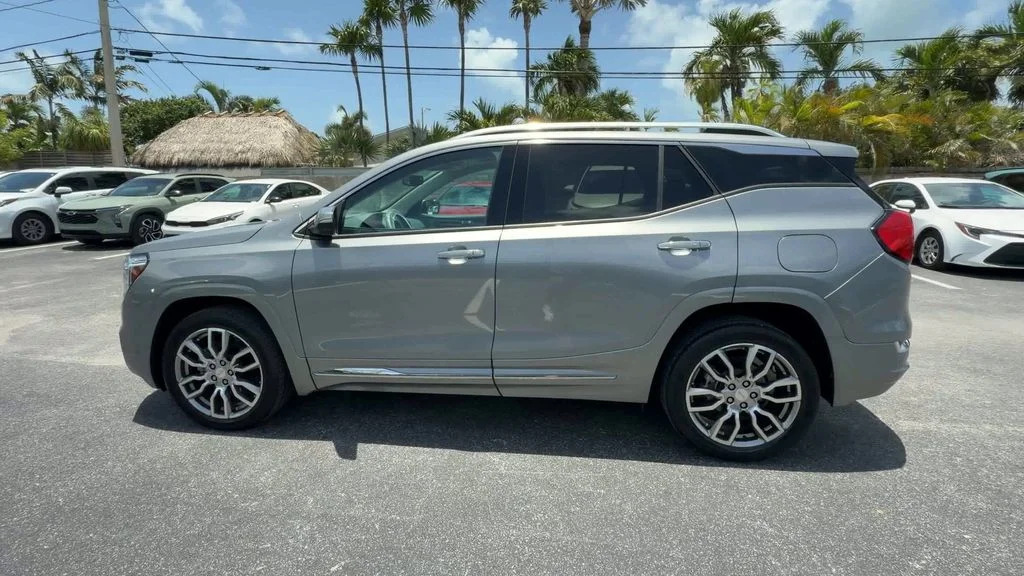 Used 2023 Silver GMC Denali image 5