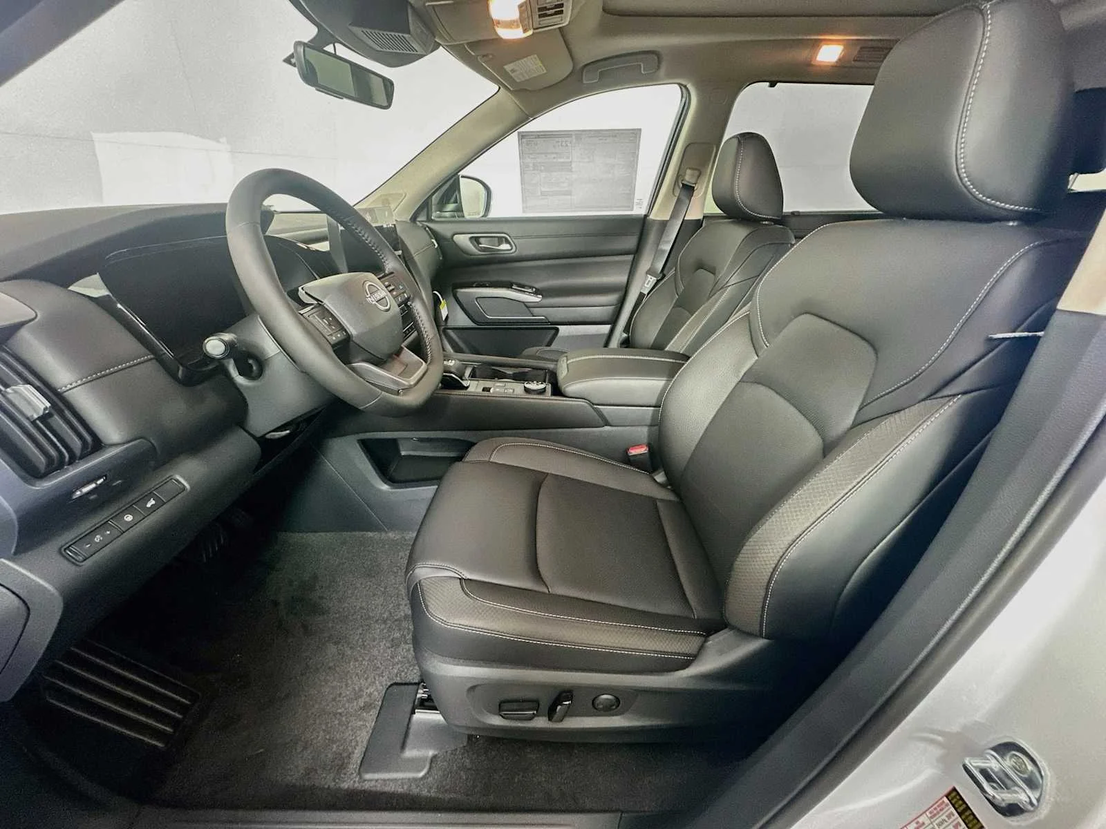 New 2026 Everest White Pearl Tricoat Nissan SL image 4