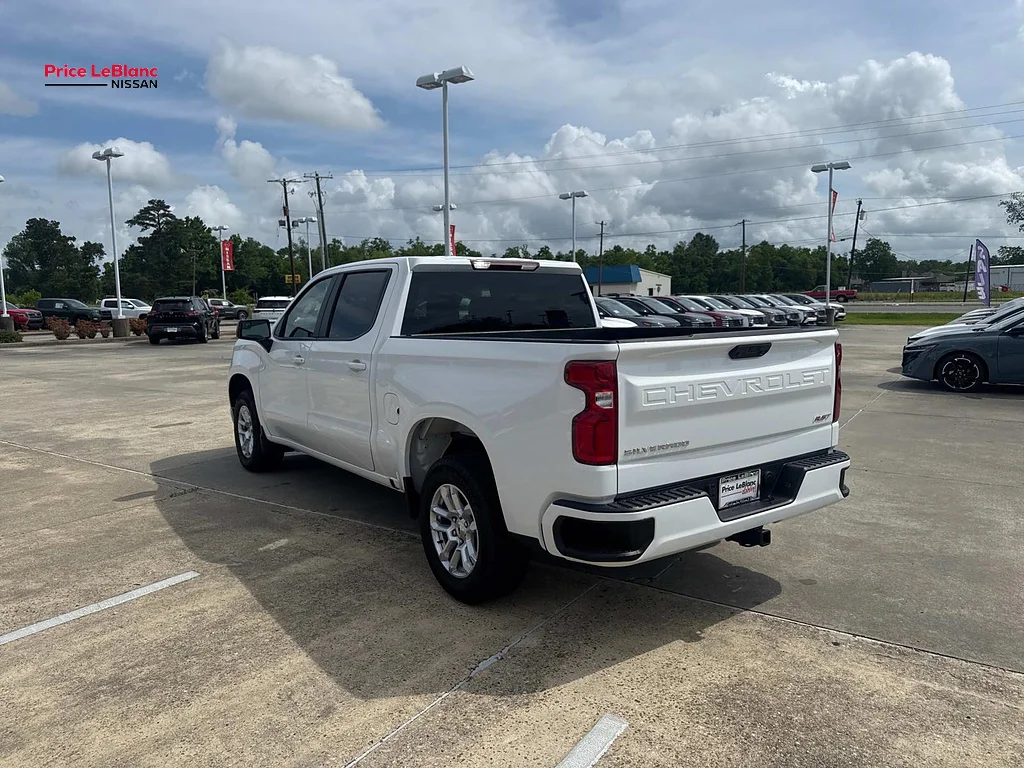 Used 2026 Summit White Chevrolet RST image 5