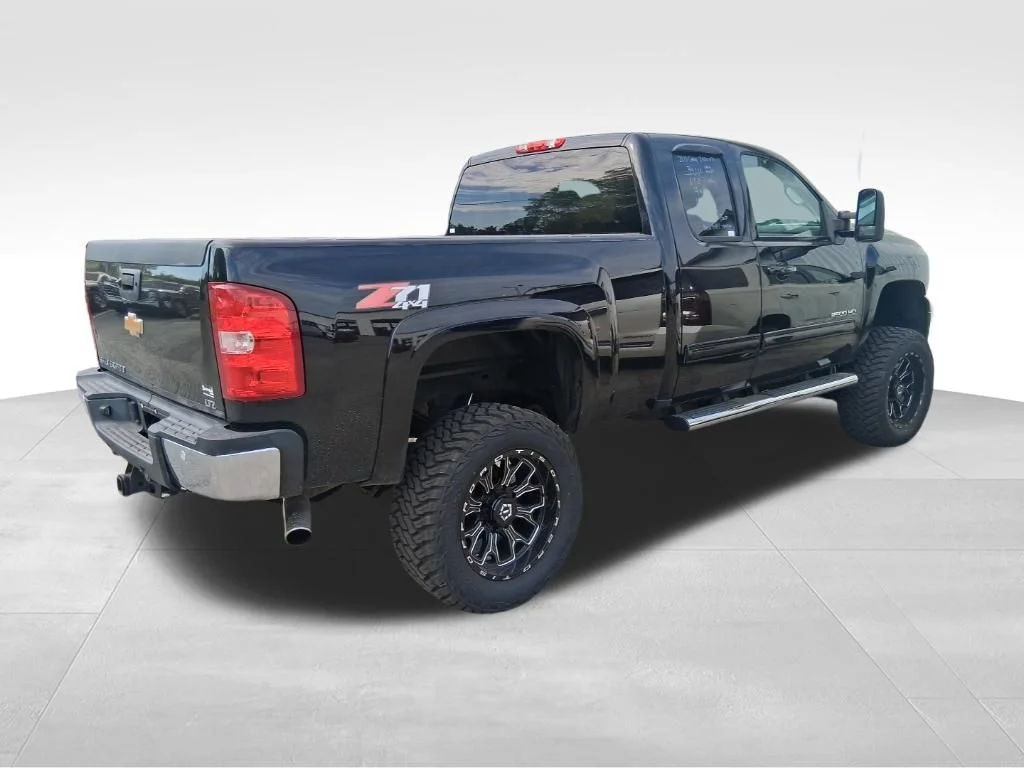 Used 2013 Black Chevrolet LTZ image 21