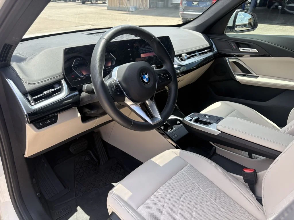 Used 2025 Alpine White BMW xDrive28i image 14