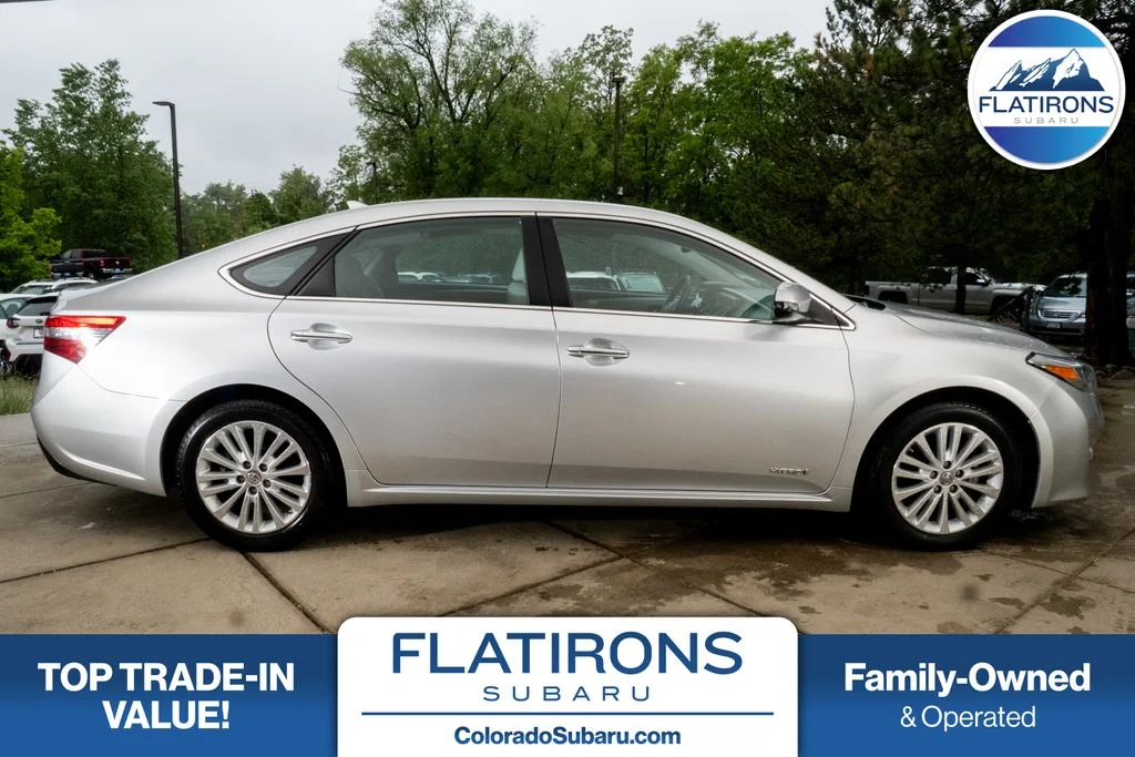 2014 Toyota Avalon Limited Hybrid's photo