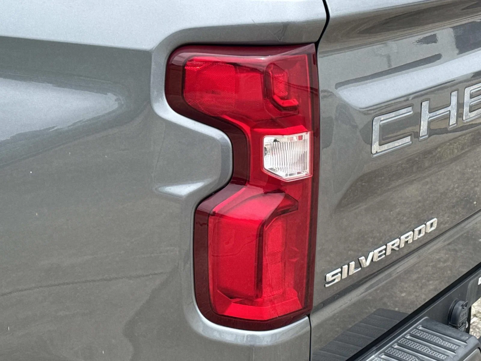 Used 2022 GRAY CHEVROLET CUST image 14