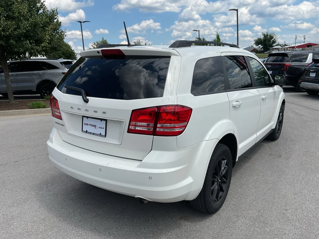 Used 2020 Vice White Dodge SE Value image 9