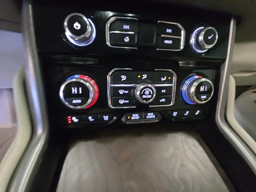 2021 GMC Yukon Denali - Photo 23