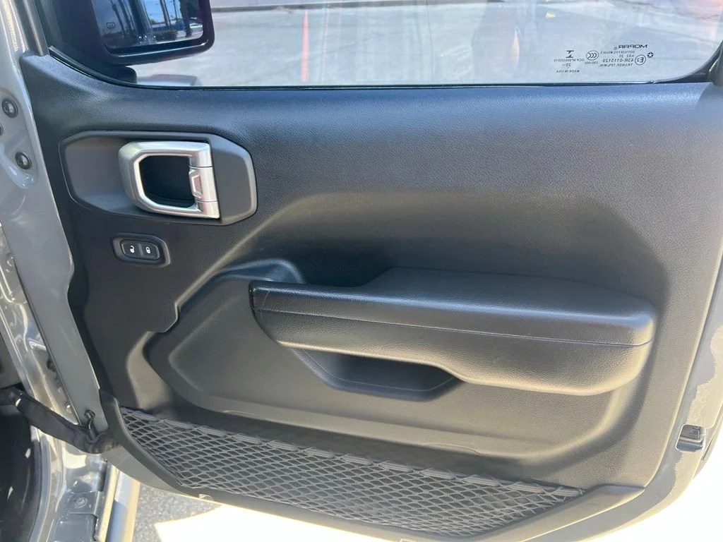 Used 2021 Sting Gray Clearcoat Jeep Mojave image 25