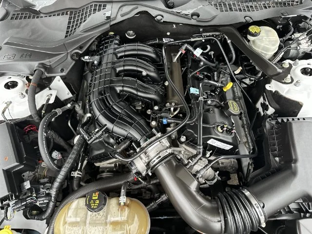 Used 2016 White Ford V6 image 27
