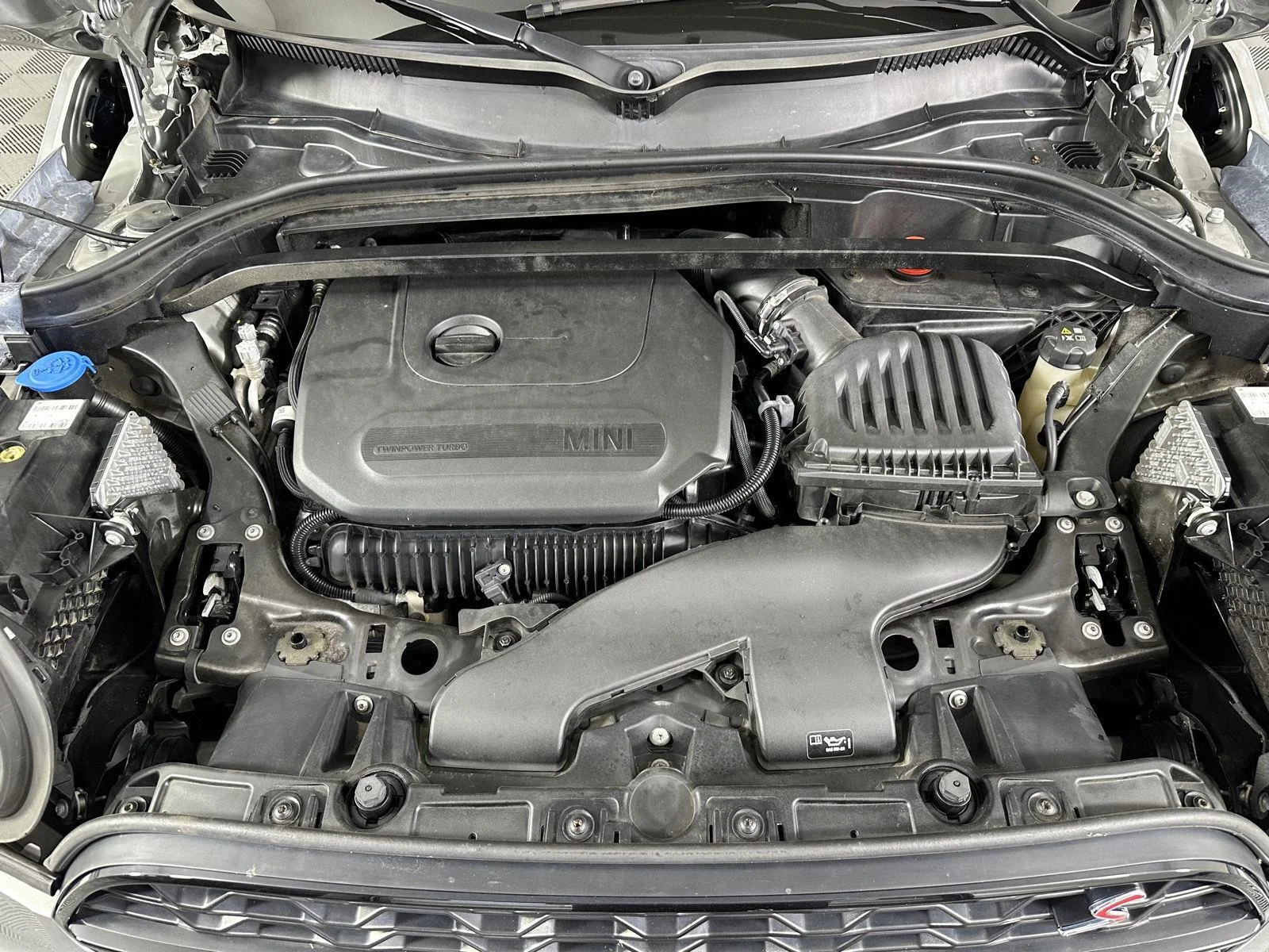Used 2024 Melting Silver III Metallic MINI Cooper S image 3