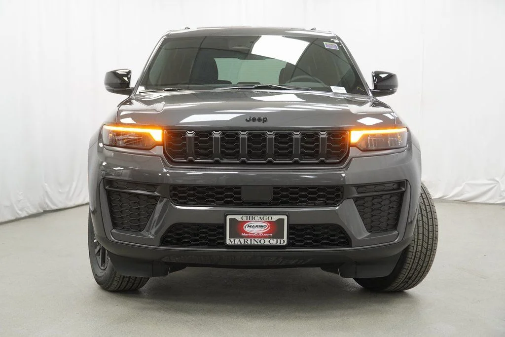New 2026 Baltic Gray Metallic Clear-Coat Exterior Paint Jeep Laredo Altitude image 7