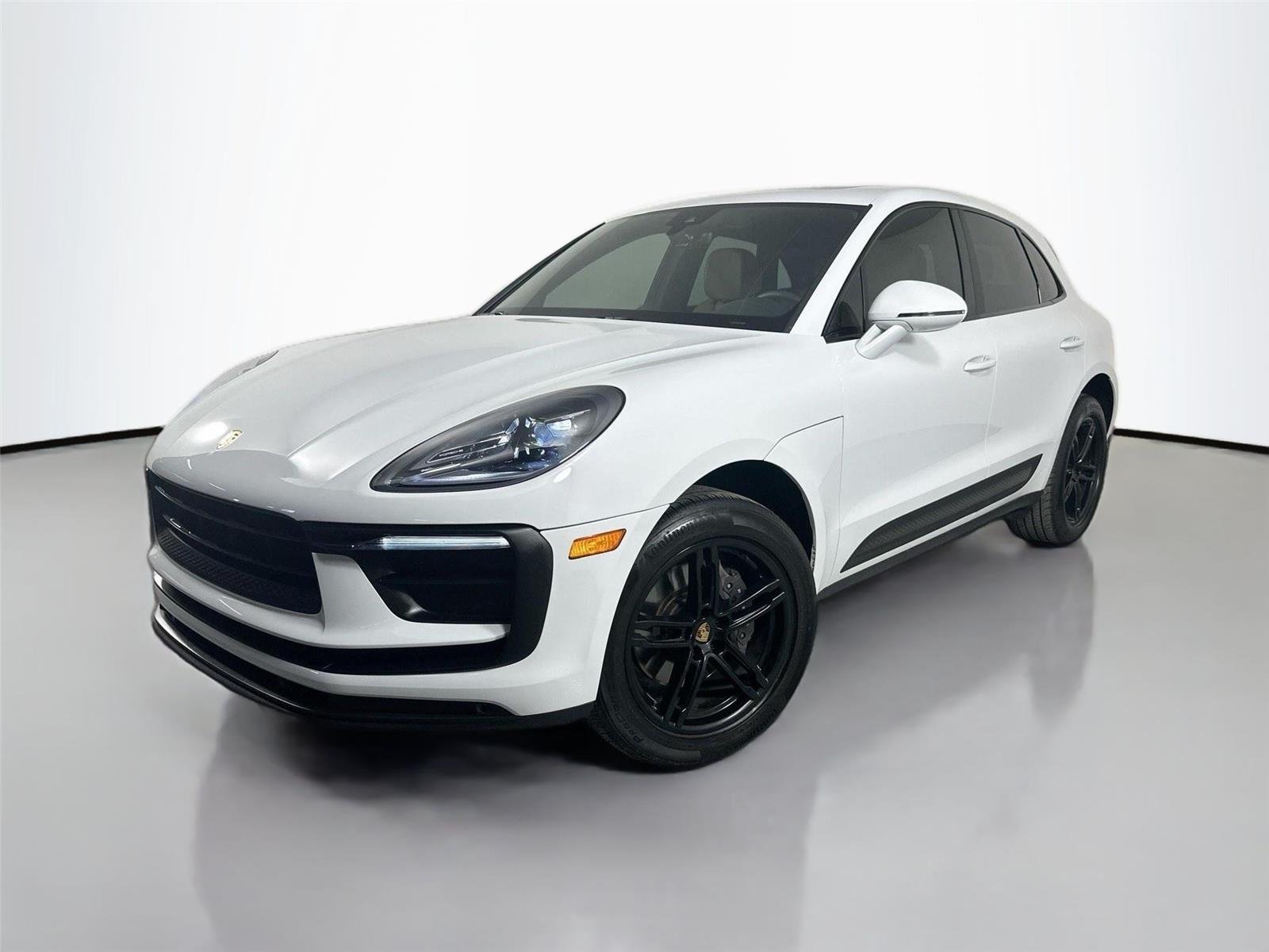 2022 Porsche Macan -'s photo