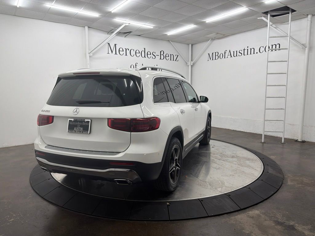 New 2026 Polar White Mercedes-Benz GLB 250 image 39