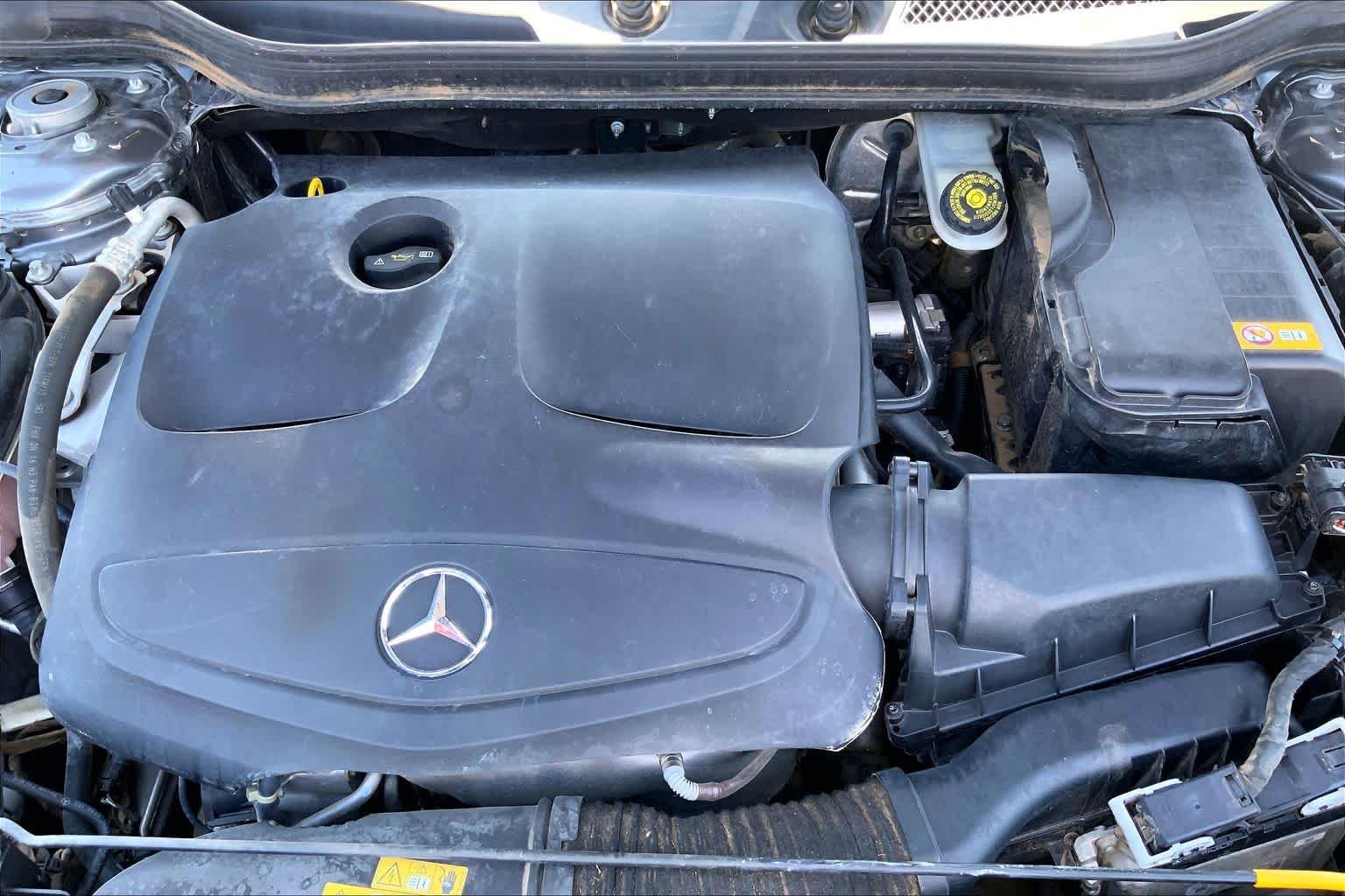Used 2016 Mountain Gray Metallic Mercedes-Benz GLA 250 image 32