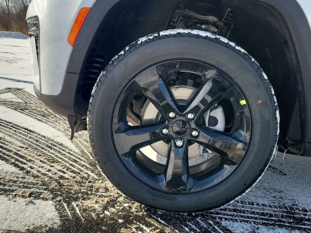 New 2026 Bright White Clear-Coat Exterior Paint Jeep Limited image 5
