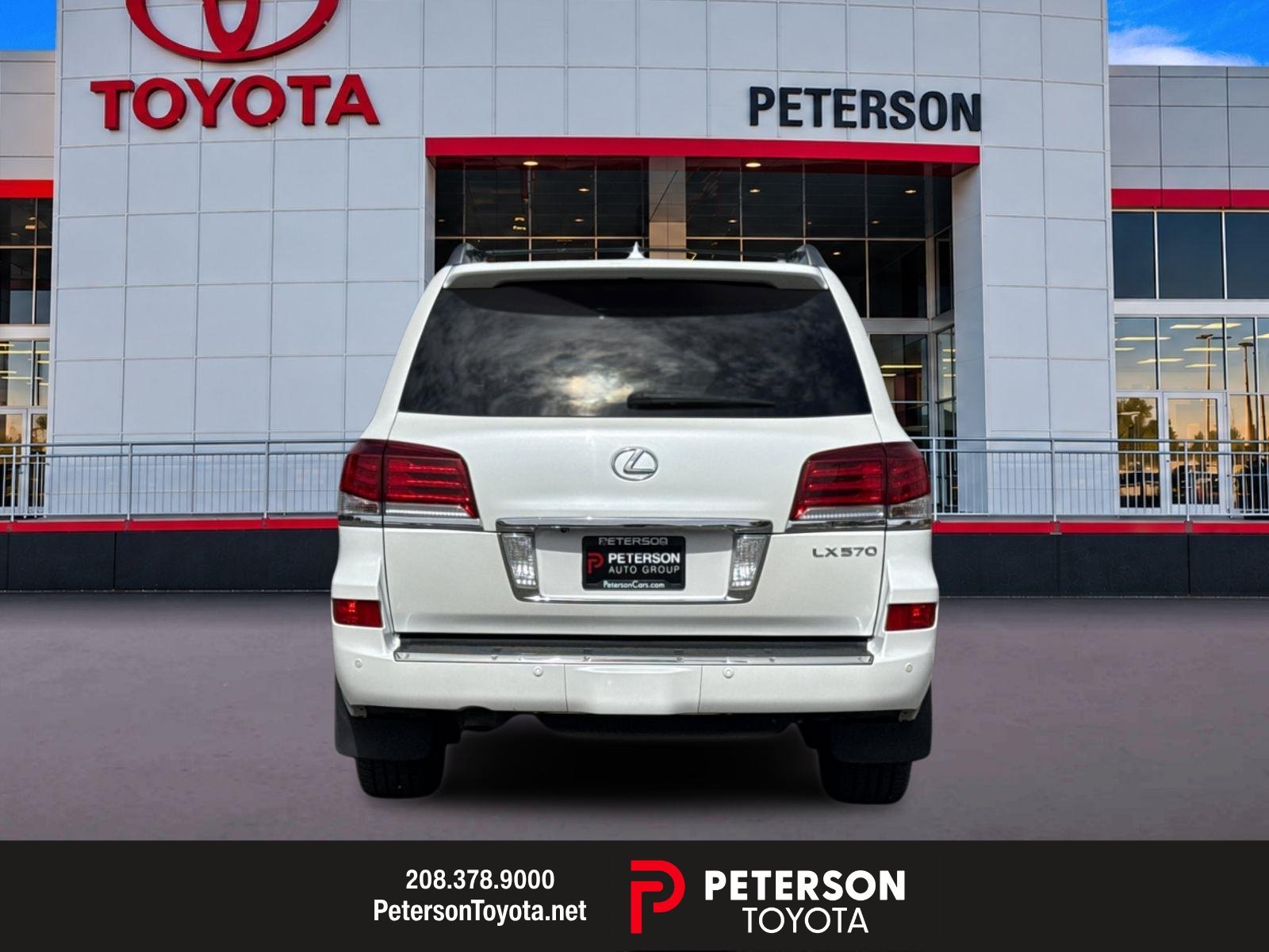 Used 2013  Lexus 570 image 4