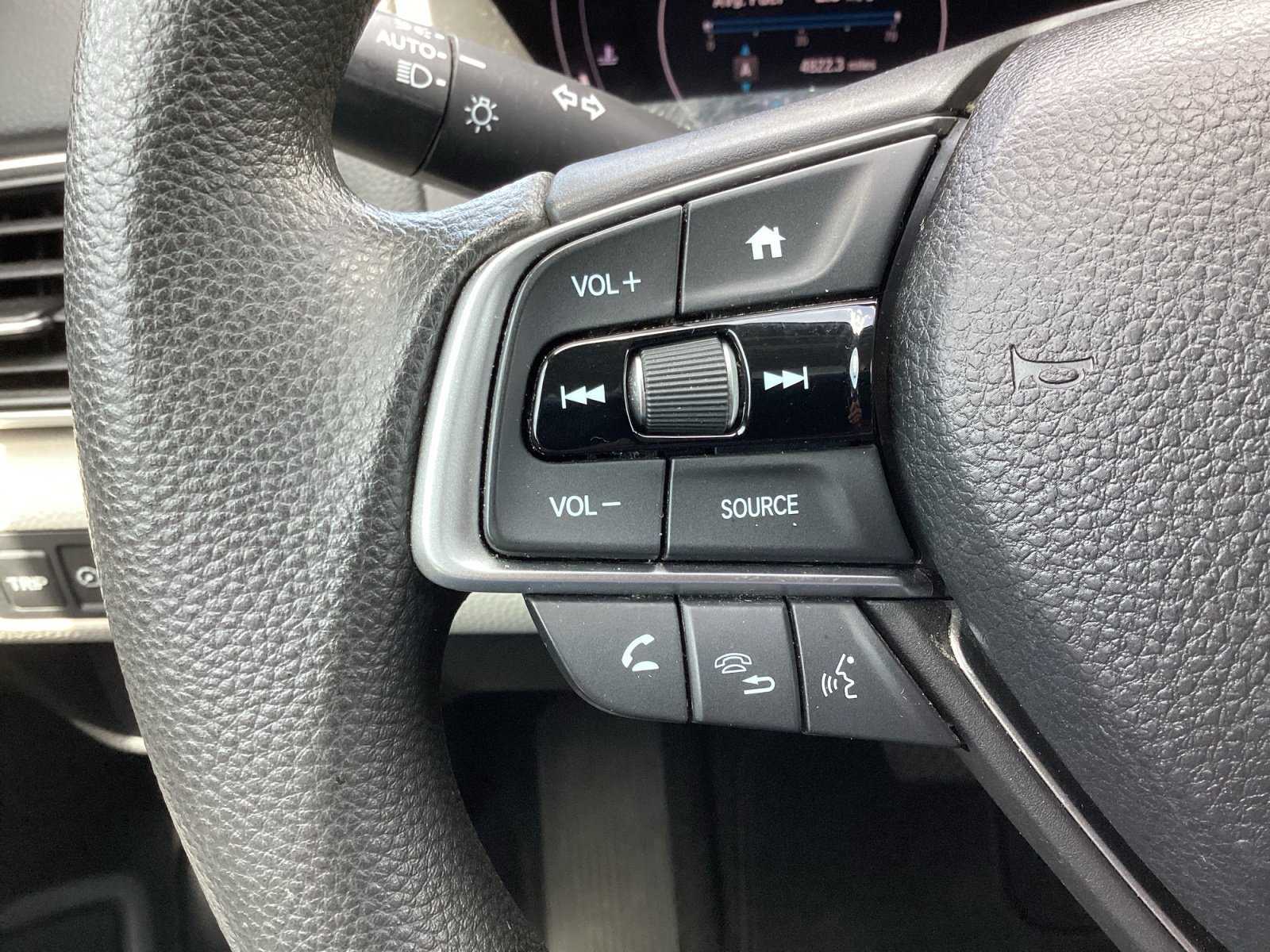 Used 2018 Red Honda LX image 29
