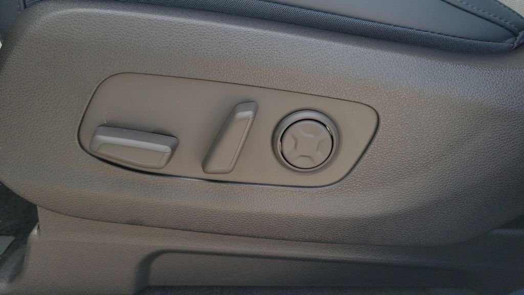 New 2026 Snow White Pearl Kia EX image 16