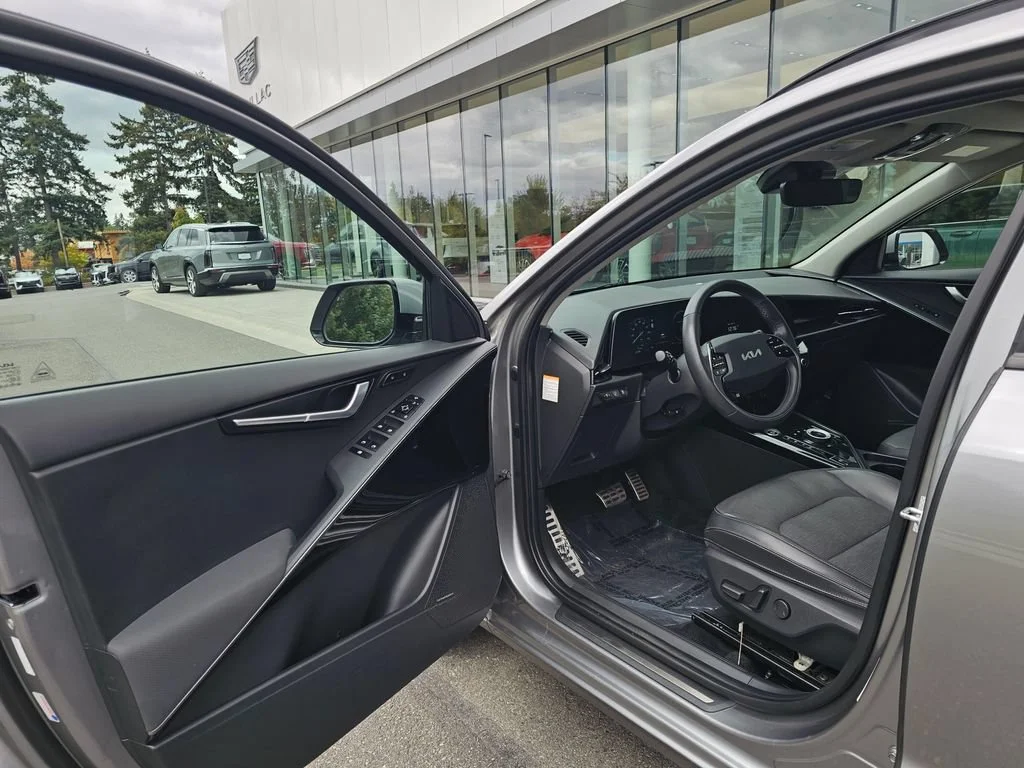 Used 2023  Kia Wave image 23